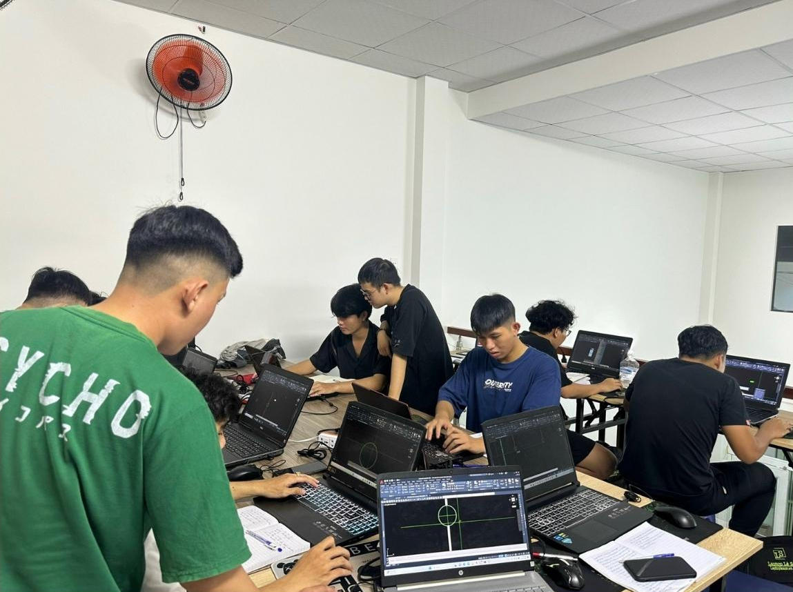 Khóa Học Ứng Dụng AI Trong Sản Xuất Và Công Nghiệp